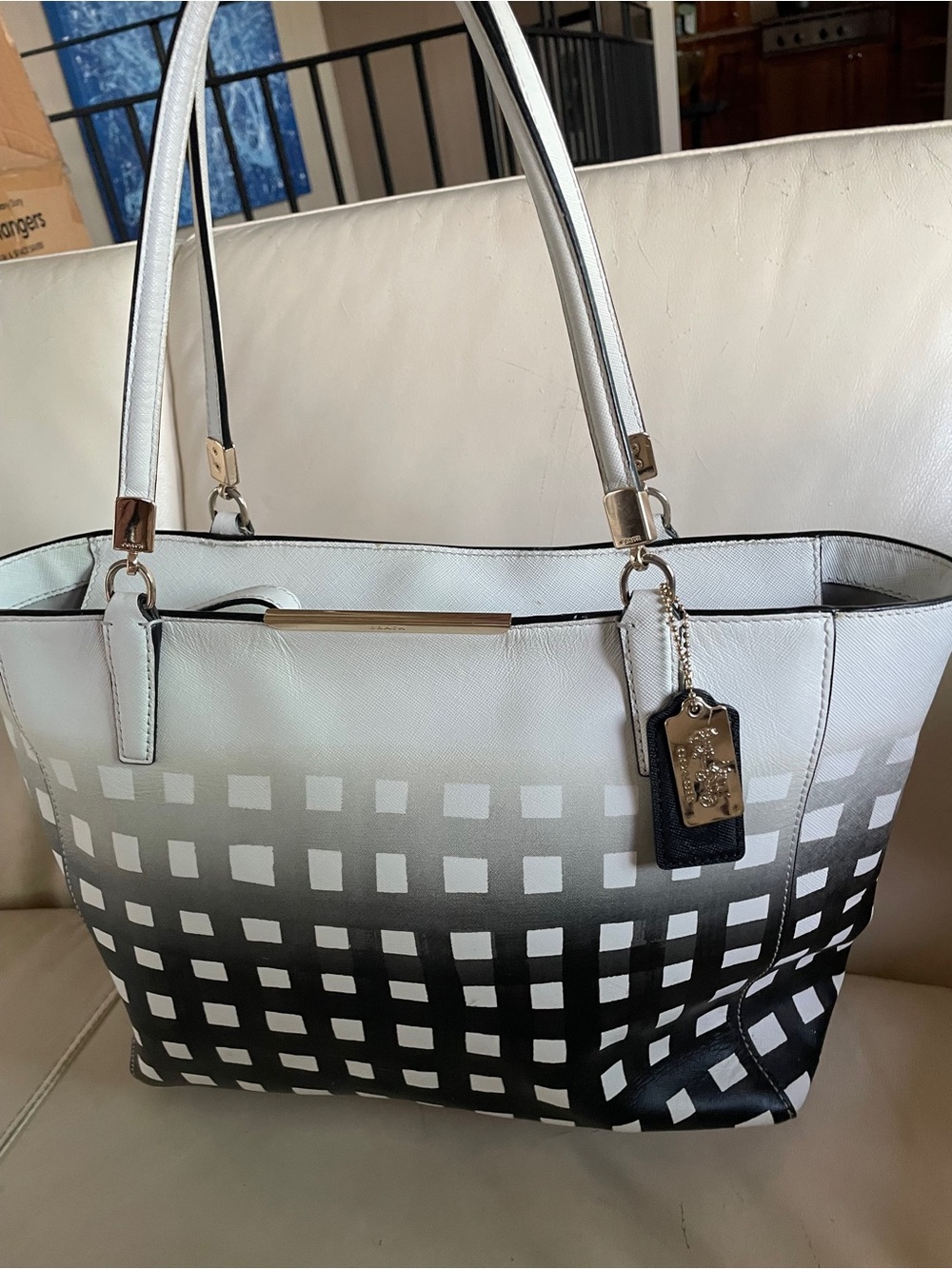 🐎 COACH Saffiano East West Ombre Gingham Check Tote in White and Black